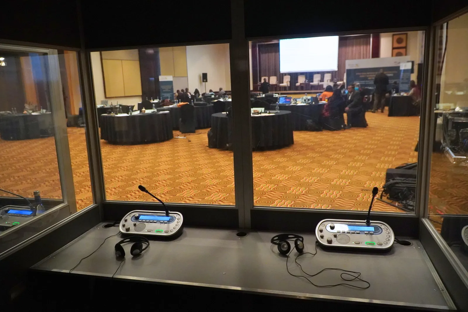 Crew managing audiovisual cues